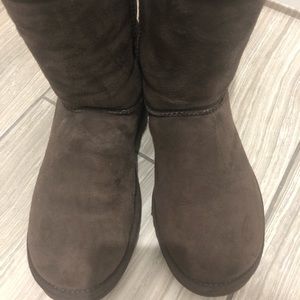 Short Brown Ugg size 8